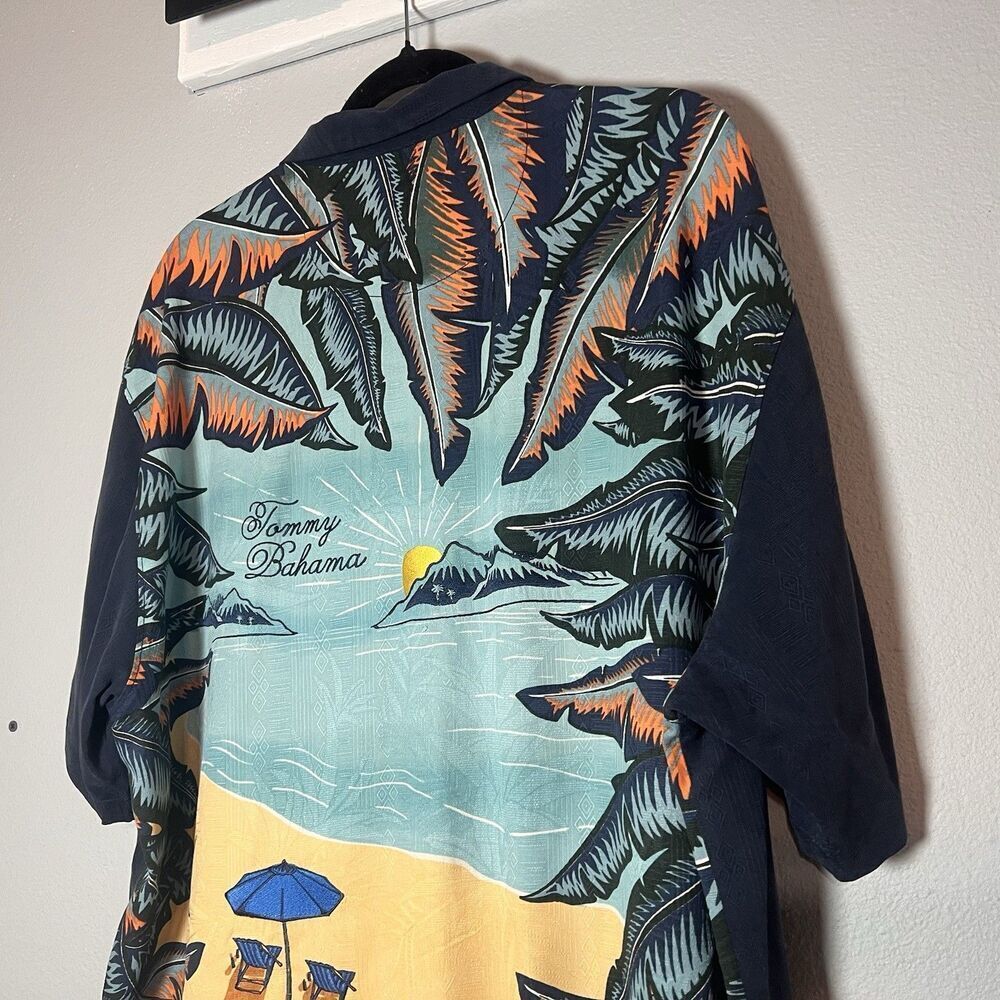 Tommy Bahama Silk Short Sleeve Button Up Shirt Mens XL Beach Scene Navy Tropical - Picture 2 of 11